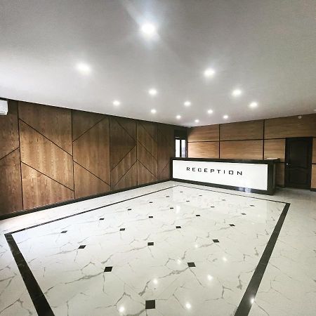 Hotel Mandarin Atiraw Buitenkant foto